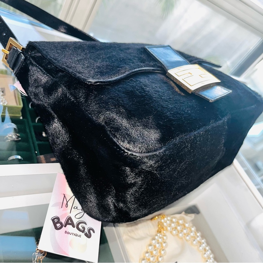 Fendi: Calf Hair Fur Gold FF Logo Mamma Baguette Shoulder Bag (Black) - Picture 14 of 16